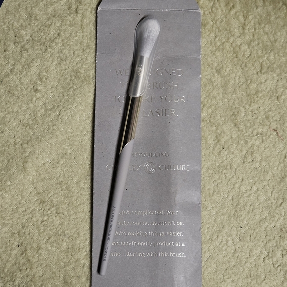 4/$20 🆕 Complex Culture | All Over Highlighter and Powder Brush - Picture 5 of 5